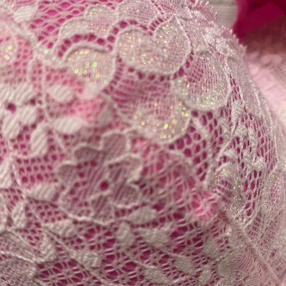2 Victoria’s Secret bras size 32DDD like new!!! - Picture 4 of 6